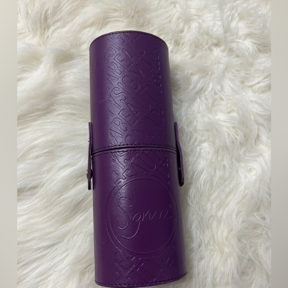 Sigma Beauty Brushes and Two Cases - Picture 12 of 16